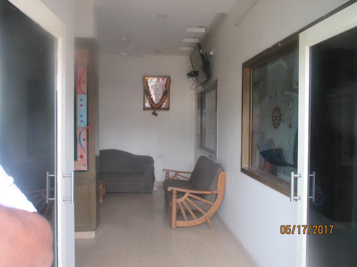 Sri Sai Ganesh Lodge ハイデラバード エクステリア 写真