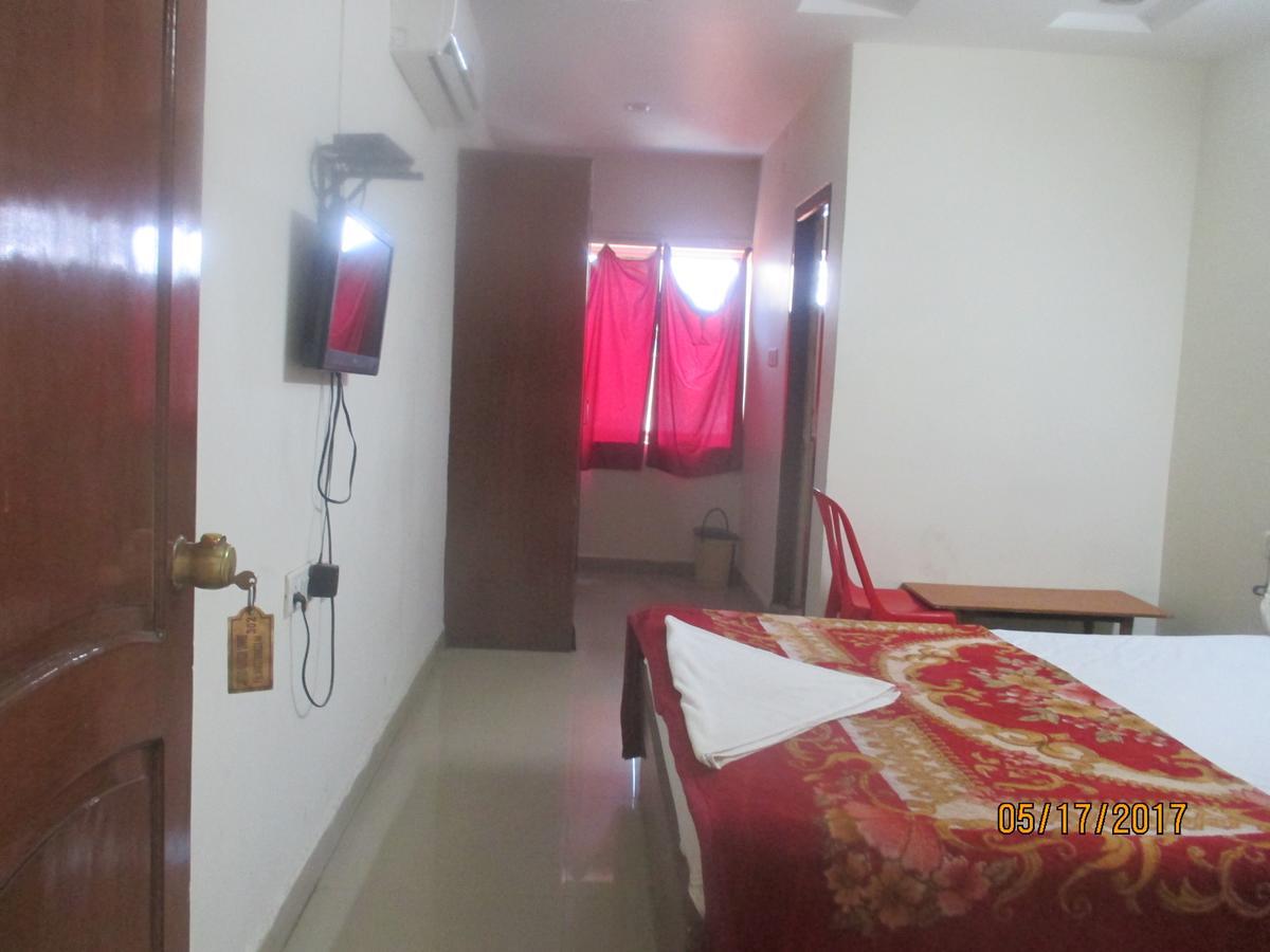 Sri Sai Ganesh Lodge ハイデラバード エクステリア 写真