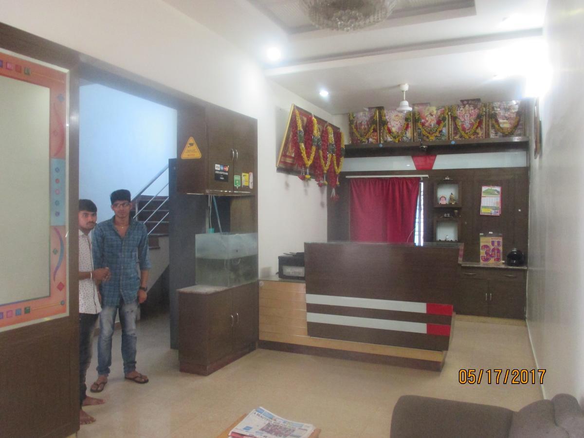 Sri Sai Ganesh Lodge ハイデラバード エクステリア 写真