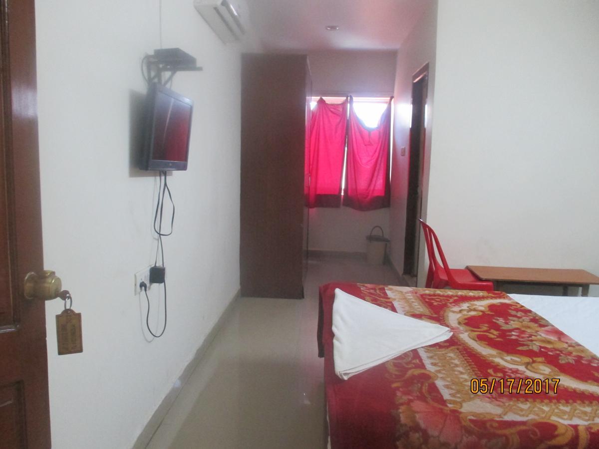 Sri Sai Ganesh Lodge ハイデラバード エクステリア 写真