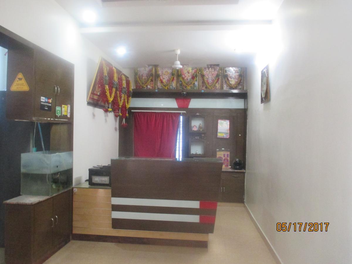 Sri Sai Ganesh Lodge ハイデラバード エクステリア 写真